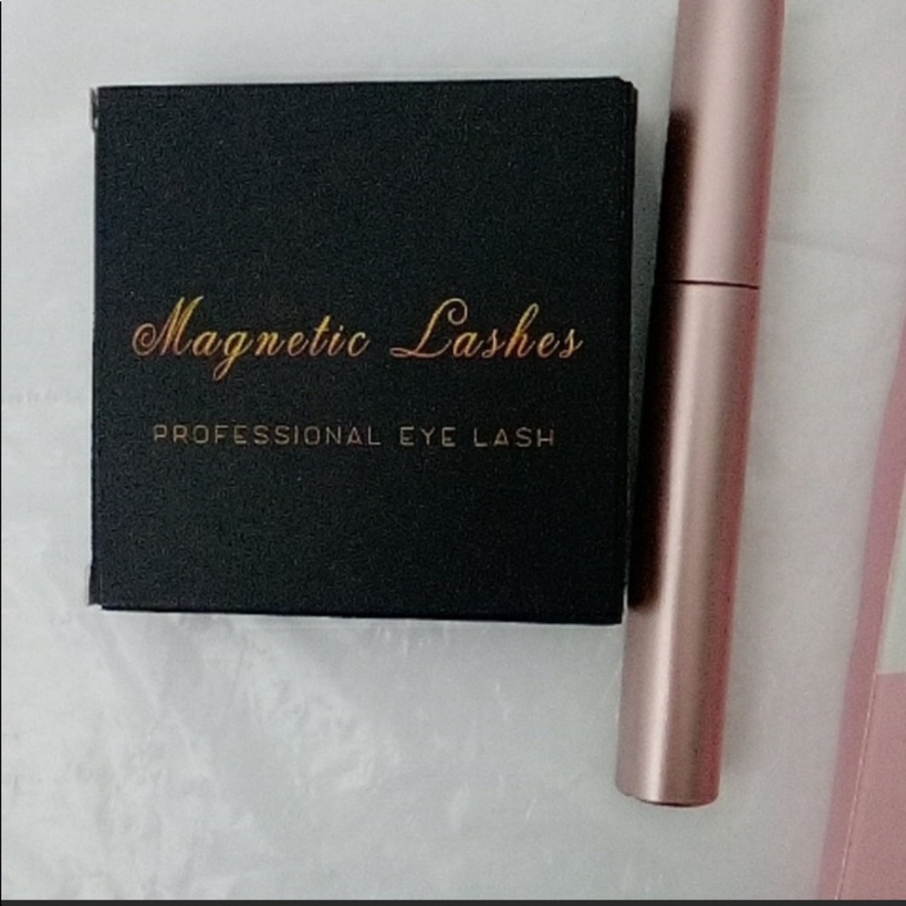 SET OF 3 PAIRS OF 3D MAGNETIC MINK LASHES WITH MAGNETIC EYELINER AND TWEEZERS - Picture 7 of 10
